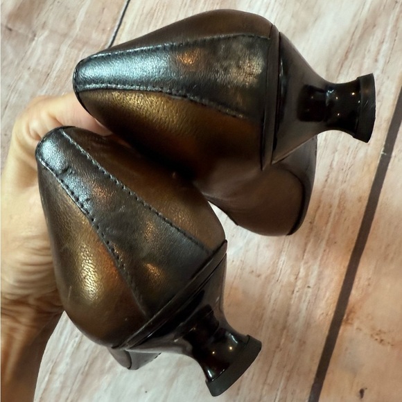 Donald J Pliner 6.5M “Matea” Bronze Metallic Kitten Heels Made Italy - Picture 4 of 9
